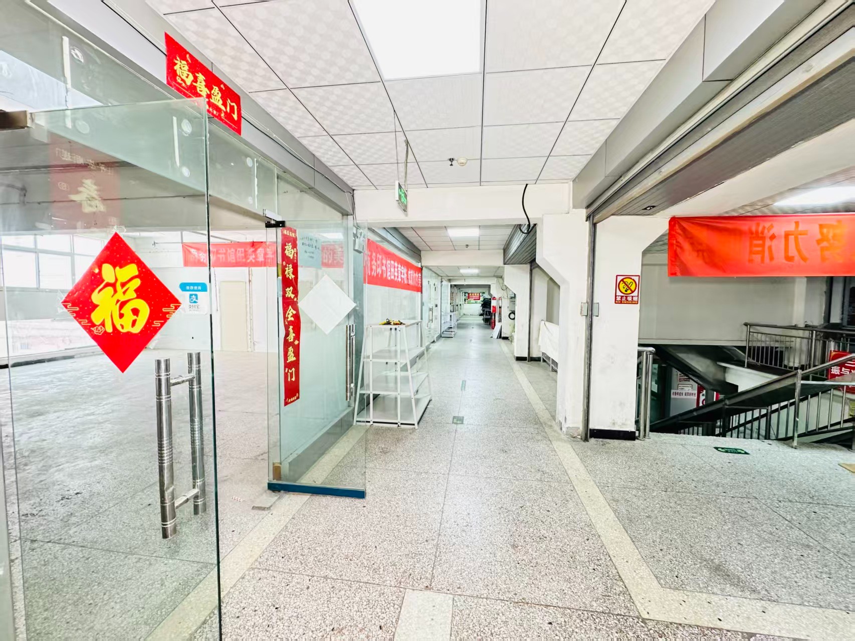 建业智慧港灵活办公空间，满足企业不同发展阶段需求 ✨ 商业配套完善，助力企业快速成长 ✨ AI产业资源链接，共建创新生态 ✨ 办公、展示、运营一体化空间  现在入驻，抢占AI产业发展新赛道！_COPY